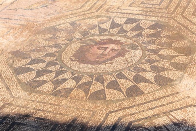 Archivo - Gran mosaico de Medusa excavado en la Huerta de Otero de Mérida