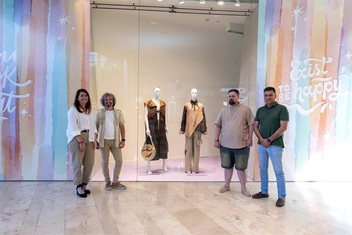 El joven diseñador Álvaro Castillo expone su colección en Puerto Venecia