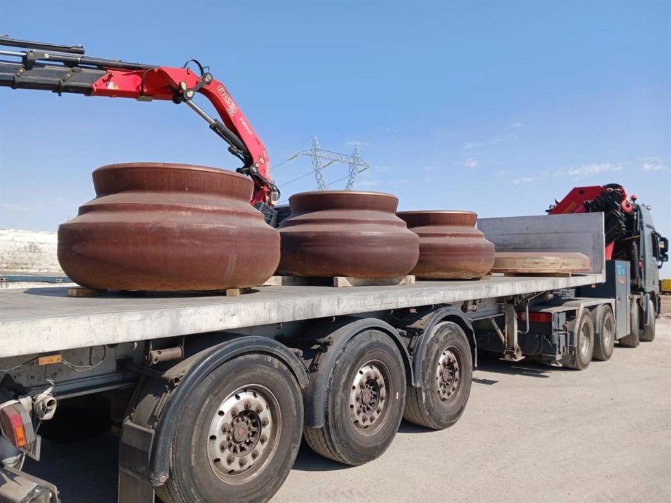 Piezas de arqueología industrial procedentes del desmantelamiento de la Central Térmica de Andorra.