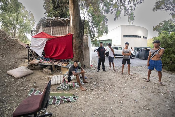 Campamento a las afueras del Centro de Inmigrantes de Ceuta, a 1 de agosto de 2024, en Ceuta (España). 