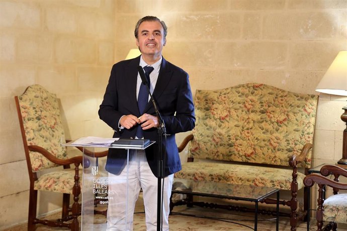 Archivo - El conseller de Educación y Universidades, Antoni Vera.