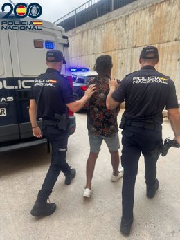 El detenido en Ibiza por moder a su pareja en la cara.