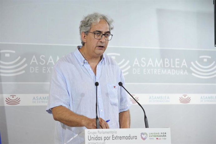 El diputado de Unidas por Extremadura Joaquín Macías en rueda de prensa