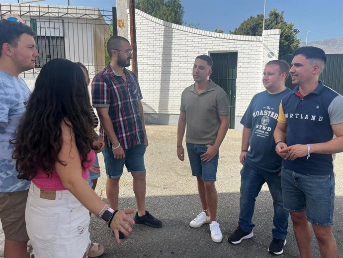 Jorge Ibáñez, de JSA en Granada, a la derecha en la imagen, en una comparecencia informativa en Motril