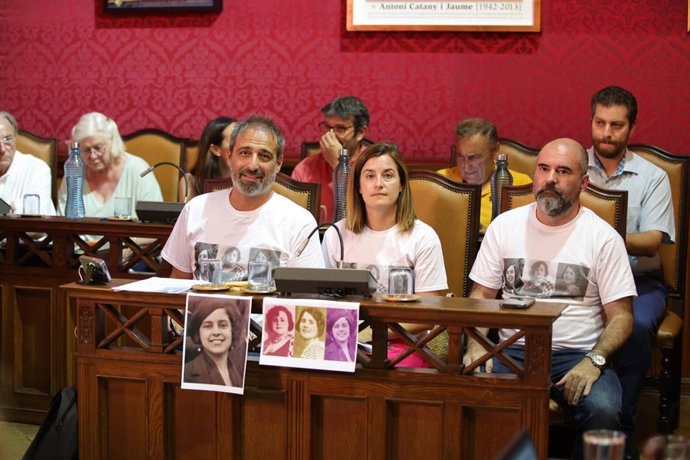 Los regidores socialistas del Ayuntamiento de Llucmajor, Jaume Oliver, Lucía Escribano y Tomeu Tugores, en el pleno.