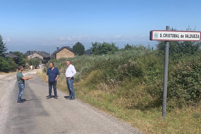 El presidente y vicepresidente de la Diputación de León en su visita este viernes a las carreteras provinciales del Bierzo".