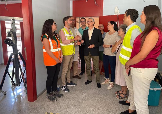 El consejero de Salud, Juan José Pedreño, visitó las obras de mejora del centro de salud de La Alberca