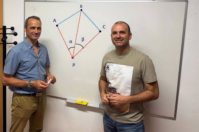 Francisco Manzano Agugliaro, catedrático del Área de Expresión Gráfica en la Ingeniería, y Francisco Gil Montoya, catedrático del Área de Ingeniería Eléctrica de la Universidad de Almería.