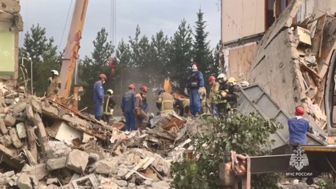 MOSCOW, Aug. 2, 2024  -- This video screenshot issued by Russian Ministry of Emergency Situations on Aug. 2, 2024 shows rescuers working at the collapse site of a residential building in the Russian city of Nizhny Tagi, a city located in Russia's Sverdlov