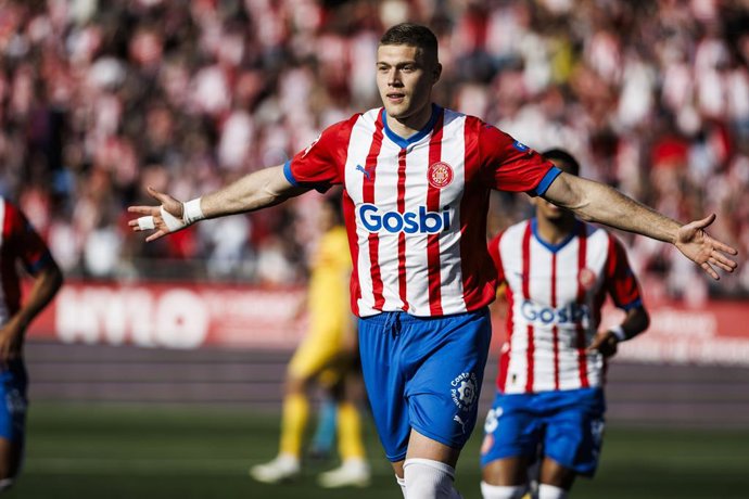 Archivo - Artem Dovbyk of Girona FC celebrates a goal during the Spanish league, La Liga EA Sports, football match played between Girona FC and FC Barcelona at Estadi de Montilivi on May 04, 2024 in Girona, Spain.