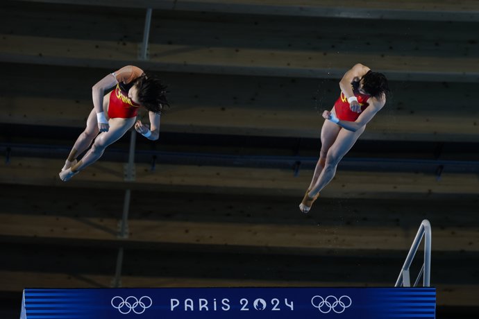 Yuxi Chen and Hongchan Quan of China compete during Women's Synchronised 10m Platform Final Diving on Aquatics Centre during the Paris 2024 Olympics Games on July 31, 2024 in Paris, France.