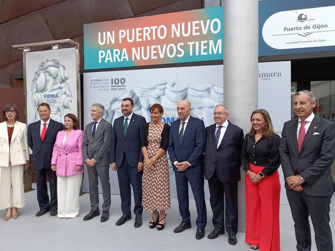 Presidente del Principado de Asturias, Adrián Barbón, el ministro de Interior, Fernando Grande - Marlaska, y la alcaldesa de Gijón, Carmen Moriyón, junto a otras autoridades antes de inaugurar la 67 Feria Internacional de Muestras de Asturias, en Gijón.