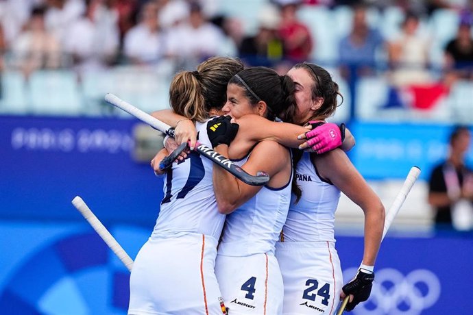 Las jugadoras de la selección femenina de hockey sobre hierba celebran un gol en Paris 2024