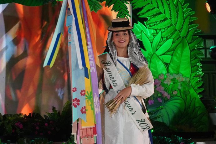 Lucía Hernández Cubas ha sido elegida Romera Mayor de las Fiestas Patronales de Santa Ana y San Roque de Garachico en una gala a la que asistieron más de mil personas y en la que el jurado emitió el veredicto sobre la medianoche.
