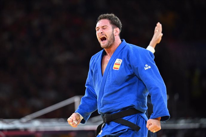 01 August 2024, France, Paris: Spain's Nikoloz Sherazadishvili cheers after the fight against Japan's Aaron Wolf in the men's 100 kg judo hope round at the Champ-de-Mars Arena during the Paris 2024 Olympic Games. Photo: Sina Schuldt/dpa