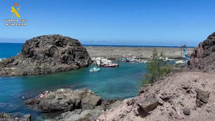 La Guardia Civil de Fuerteventura denunció el pasado 30 de julio al propietario un barco de pesca profesional, de 69 años, que se encontraba faenando estando de baja definitiva en el censo de flota pesquera en la Isla.