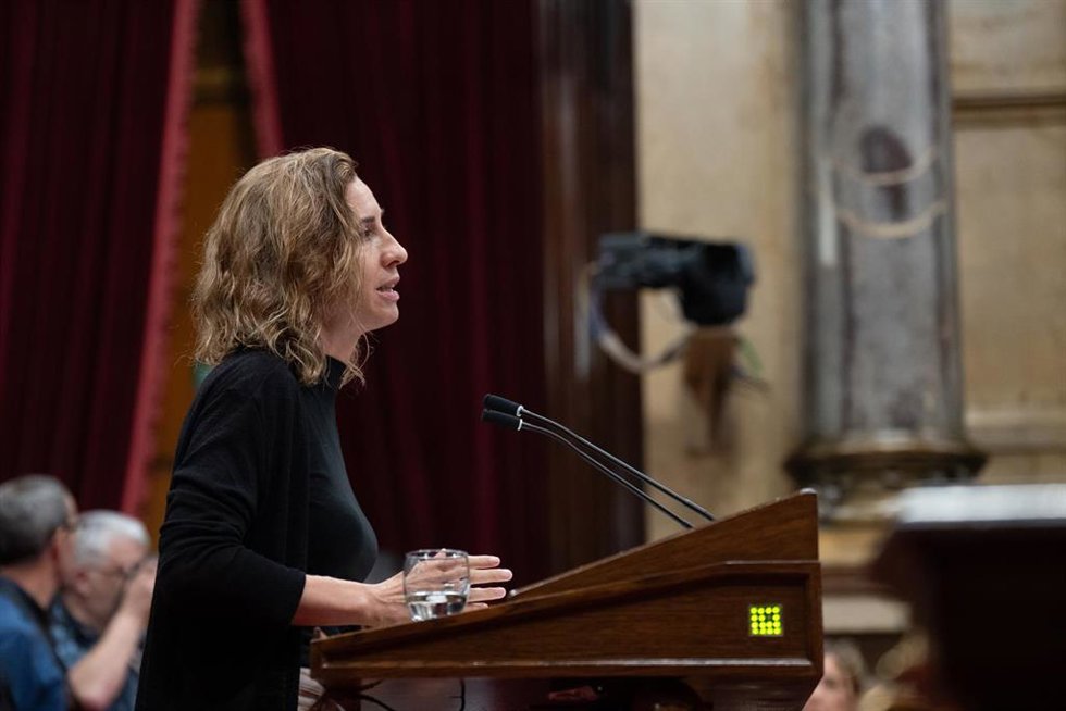 Archivo - La diputada de la CUP, Laia Estrada, en una intervención en el Parlament