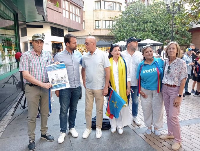 El presidente del PP de Asturias, Álvaro Queipo, en una manifestación convocada por venezolanos en Asturias.