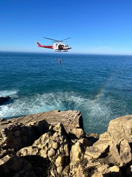 Archivo - El helicóptero del Gobierno de Cantabria.-ARCHIVO