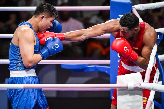 Enmanuel Reyes durante un combate en Paris 2024