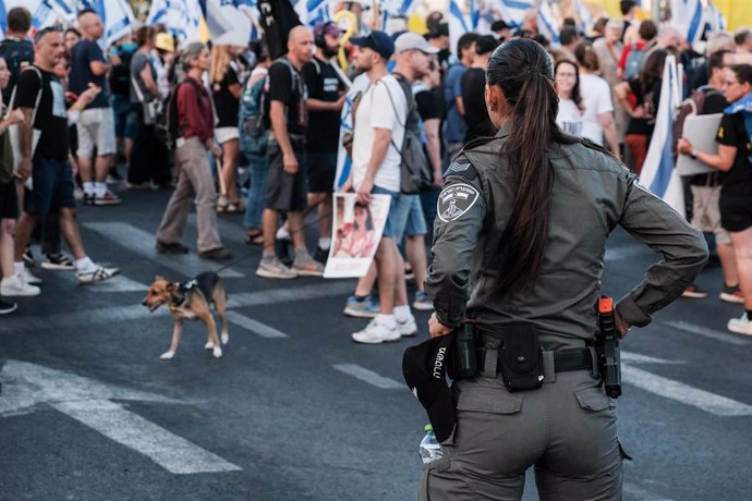 Manifestantes piden la liberación de los rehenes y nuevas elecciones en Tel Aviv en una imagen de archivo