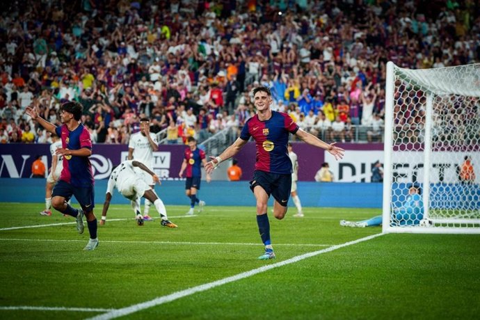 Pau Víctor decide para el Bara el Clásico del verano ante el Real Madrid