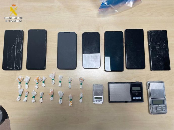 Desmantelan un punto de venta de drogas en una vivienda de Llíria y detienen a un hombre