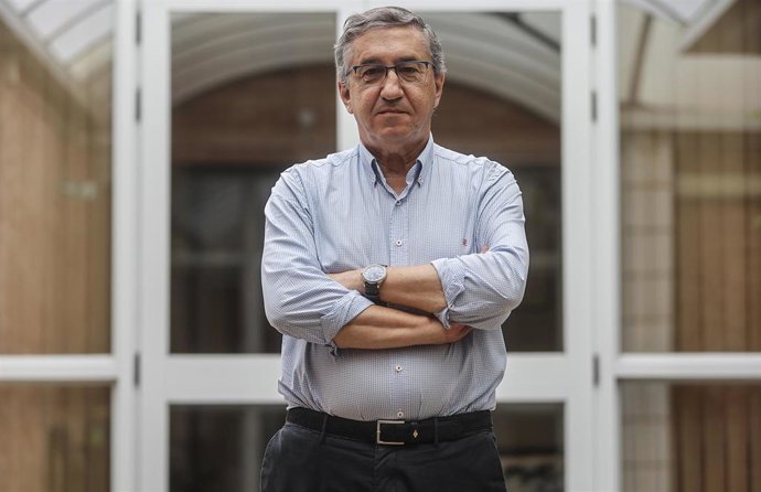 El conseller de Educación, Cultura, Universidades y Empleo, José Antonio Rovira, posa tras una entrevista para Europa Press. 