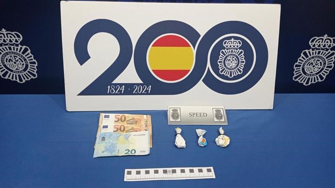 Imagen del speed y el dinero incautado por la Policía Nacional