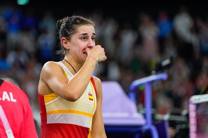 Carolina Marin of Spain is injured in the second set and leaves the match against Bing Jiao He of China during Women's Singles Semifinal of the Badminton on La Chapelle Arena Court 1 during the Paris 2024 Olympics Games on August 4, 2024 in Paris, France.