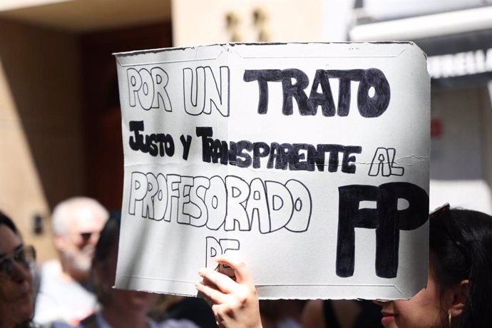 Imagen de archivo de una protesta en Madrid de los profesores de FP que reclaman la correción de los baremos para las oposiciones. 