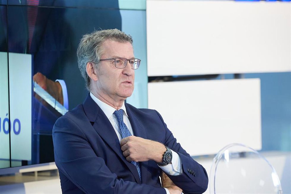 El presidente del Partido Popular, Alberto Núñez Feijóo, durante un encuentro informativo organizado por el diario La Razón, a 15 de julio de 2024, en Madrid (España).