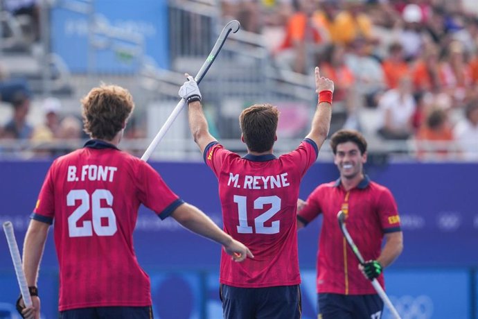 La selección masculina de hockey sobre hierba celebra un gol en Paris 2024