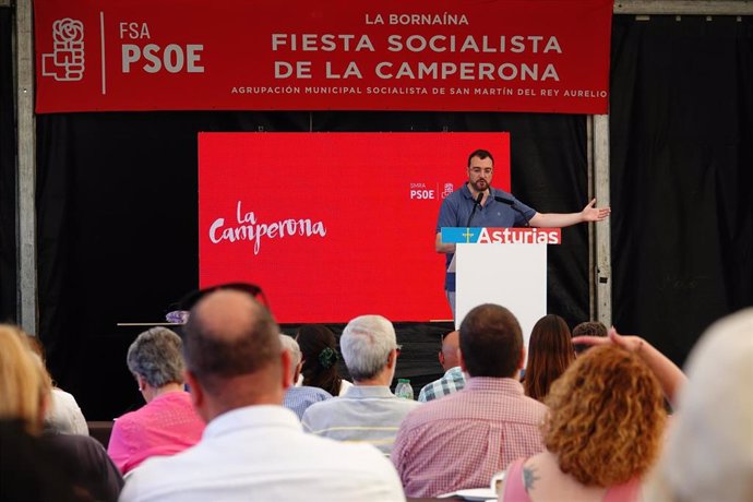 El presidente del Principado y secretario general de la FSA-PSOE, Adrián Barbón, interviene en la Fiesta Socialista de La Camperona,  organizada por la agrupación socialista de SMRA.