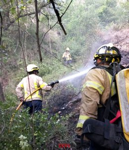 Bomberos trabajan en un incendio en Sort (Lleida), a 4 de agosto de 2024