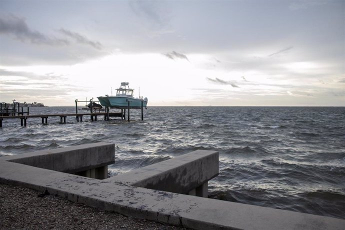 Costa de Florida antes de la llegada del huracán 'Debby' 