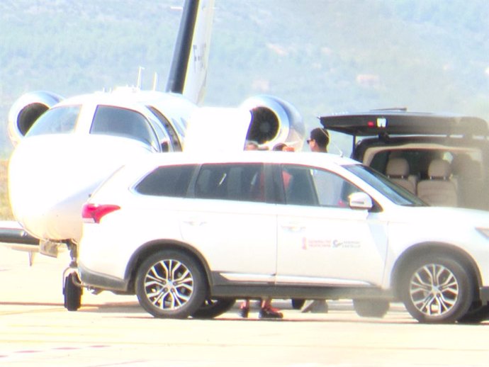 Isabel Pantoja en el aeropuerto de Castellón