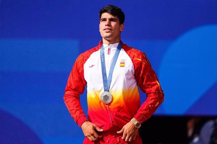 Carlos Alcaraz con la medalla de plata en Paris 2024