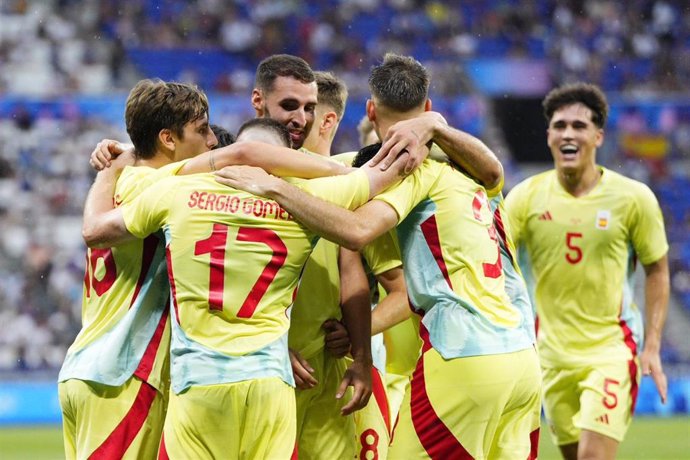 Los jugadores de la seleción española olímpica celebran un gol en los cuartos de final ante Japón.