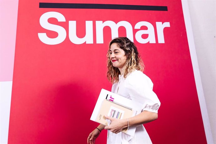 La secretaria de Organización de Sumar, Lara Hernández, llega a  una rueda de prensa, en el Espacio Rastro, a 8 de julio de 2024, en Madrid (España). 