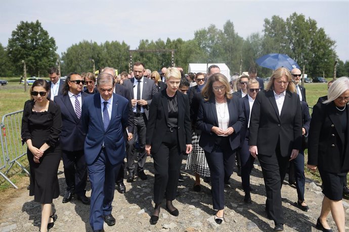 Dotschy Reinhardt, Roman Kwiatkowski, Romani Rose (presidenta del Consejo Central de los Sinti y Roma alemanes), Manuela Schwesig (presidenta del Bundesrat alemán), Malgorzata Kidawa-Blonska (presidenta del Senado de la República de Polonia), Bärbel Bas 