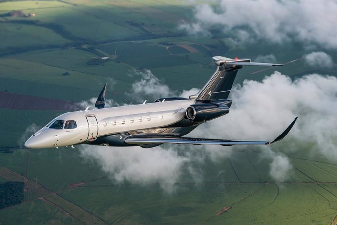 Embraer exhibe sus jets ejecutivos Phenom 100EX, Phenom 300E y Praetor 600 en la feria Labace en Brasil.