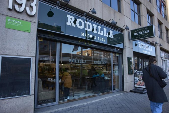 Archivo - Un establecimiento de la cadena Rodilla, en Plaza de Castilla, 