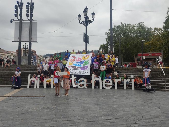 Bilboko Konpartsak en la presentación de la progamación de Aste Nagusia 2024