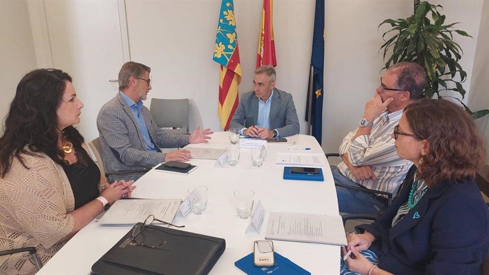 El conseller de Agricultura, Agua, Ganadería y Pesca, Miguel Barrachina,  ha mantenido un encuentro de trabajo con el secretario autonómico de Representación ante la Unión Europea y las Comunidades Autónomas