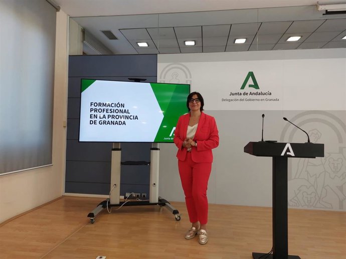 La delegada de Desarrollo Educativo y Formación Profesional de la Junta en Granada, María José Martín