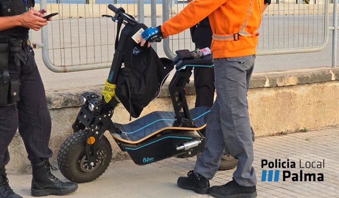 Patinete eléctrico que fue interceptado por la Policía Local de Palma.