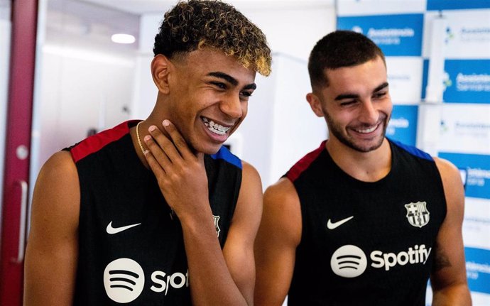 Los jugadores del FC Barcelona Lamine Yamal y Ferran Torres en su regreso al trabajo tras ganar la Eurocopa, como Pedri, con España