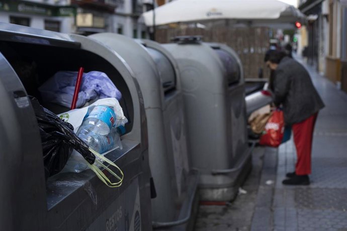 Archivo - Imagen de recurso de contenedores. 