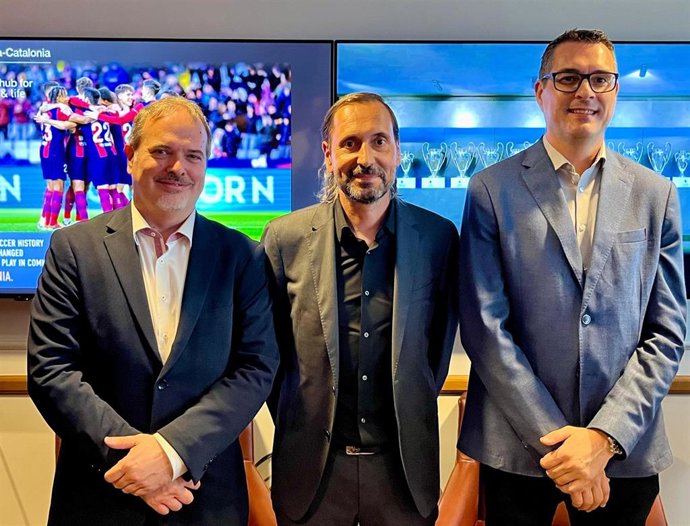 El director ejecutivo de Acció, Joan Romero; el portavoz adjunto del FC Barcelona, Miquel Camps, y el director de la Oficina Exterior de Comer i d'Inversions en Nueva York (Estados Unidos), Robert Negre.